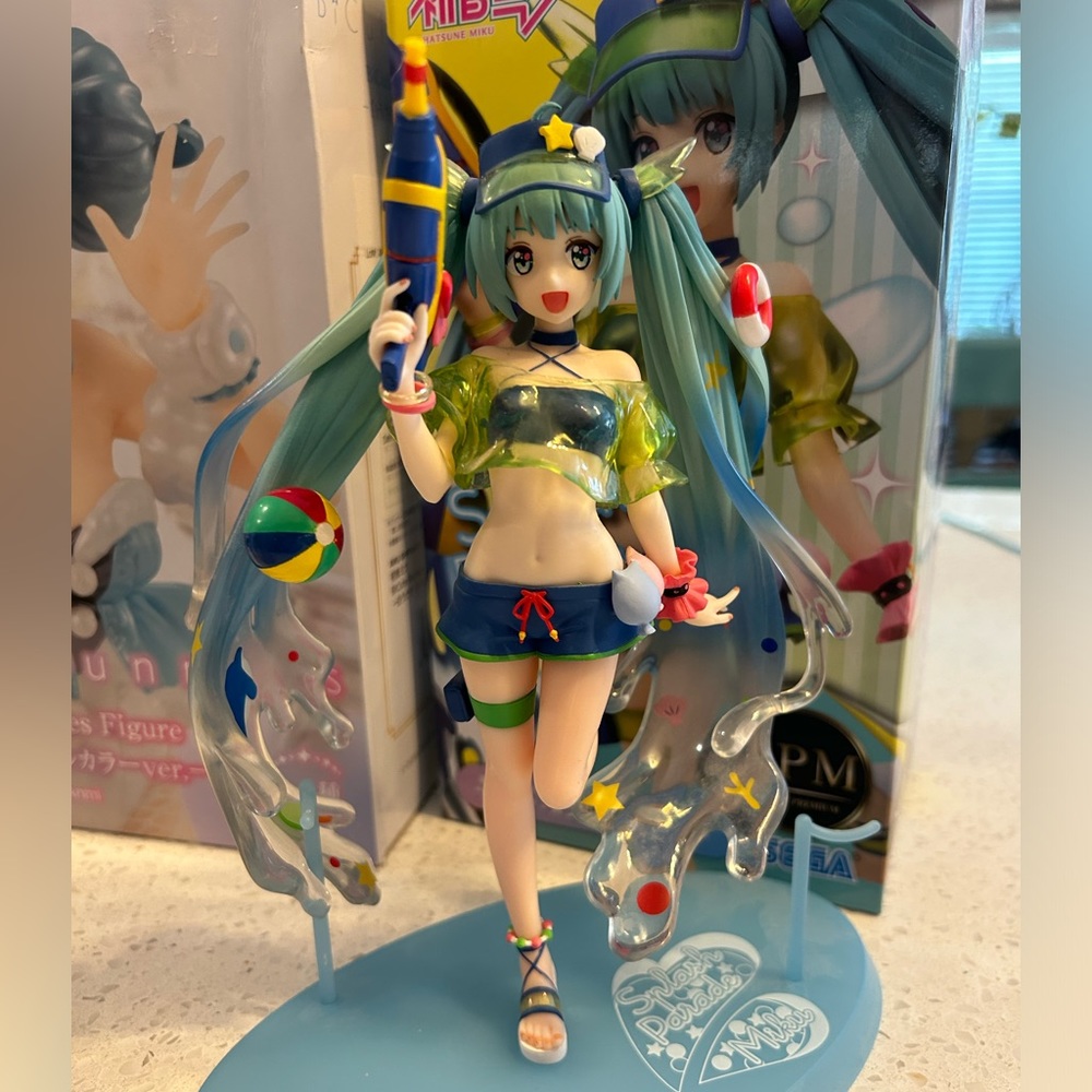 Splash Parade Hatsune Miku Figure (With Box)